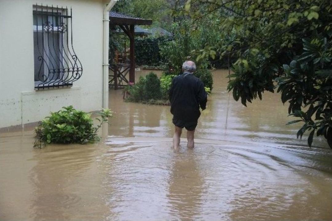 Sapanca&rsquo;da Dere Yatağındaki Yapılar Tehdit Altında