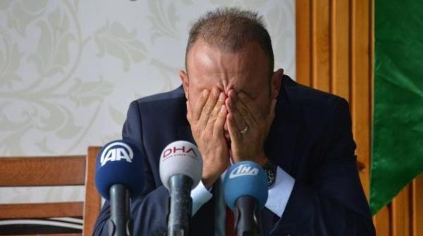 Hakem Deniz &Ccedil;oban Ağlayarak Hakemliği Bıraktı(2)