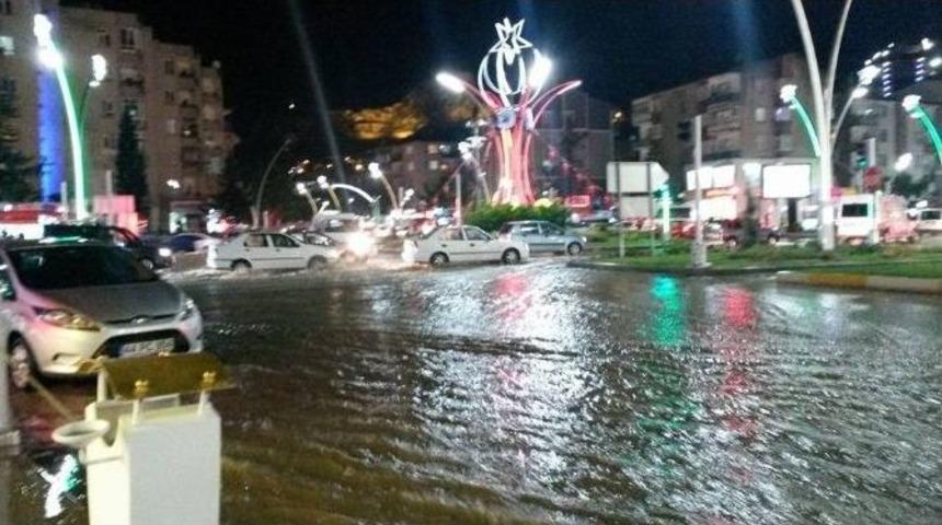 Tokat&rsquo;ta Sağanak Yağmur Hayatı Olumsuz Etkiledi