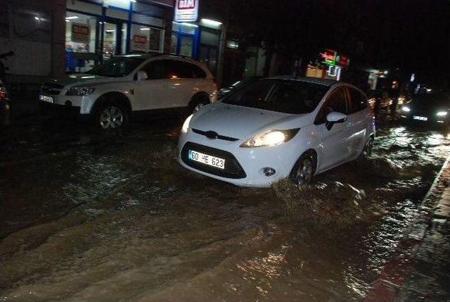 Tokat’ta Sağanak Yağmur Hayatı Olumsuz Etkiledi