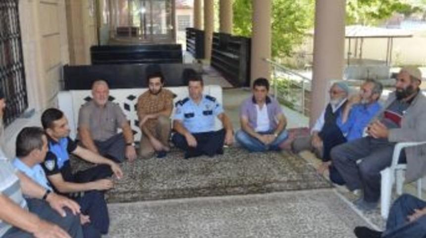 Erzincan Emniyeti G&uuml;l Abi Bey Mahallesiyle Huzur Toplantısında