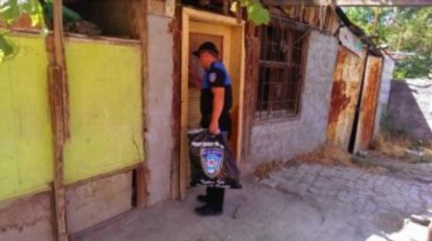 Emniyet Mensublarından İhtiya&ccedil; Sahiblerine Kurban Eti