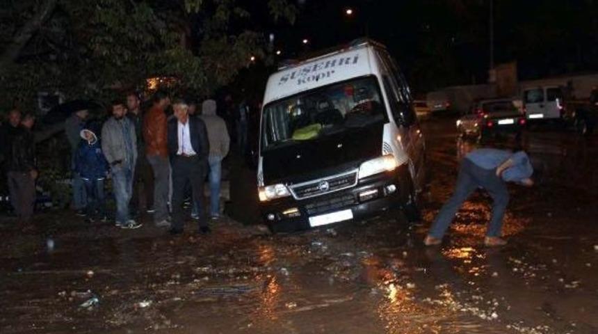 Suşehri'nde Yağmur Yaşamı Etkiledi