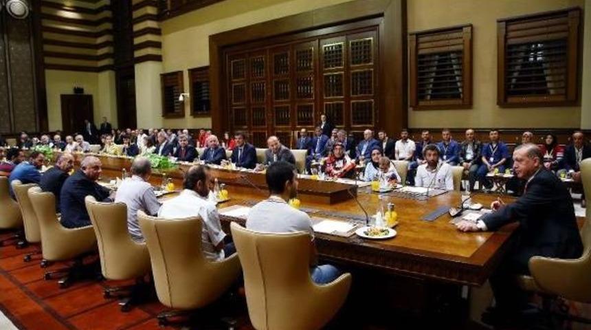 Erdoğan: &Ouml;zg&uuml;rl&uuml;klerine Kavuşan Iş&ccedil;i Kardeşlerimize, Ailelerine Ve Milletimize Ge&ccedil;miş Olsun Dileklerimi Iletiyorum