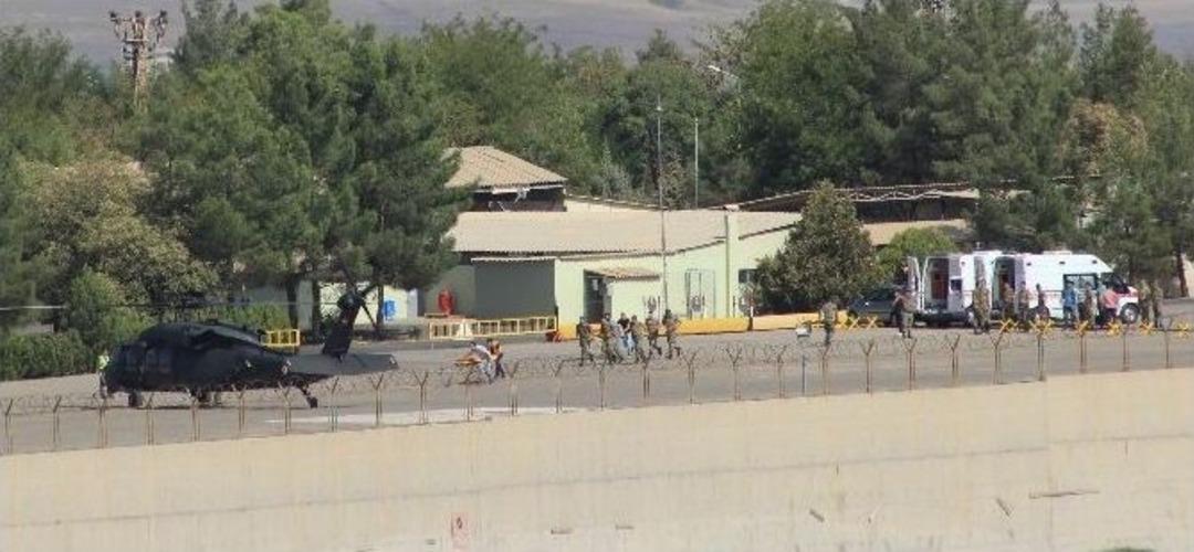 Şehit Askerlerin Naaşı Helikopterle Diyarbakır&rsquo;a Getirildi