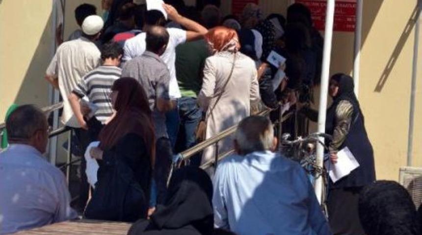 Suriyelilerin Tedavi Izdihamı