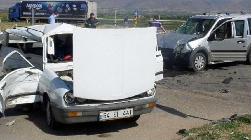 Alaşehir&rsquo;de Kaza: 4 Yaralı