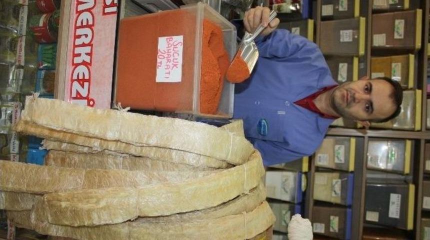 Kurban Kesenler Kendi Sucuğunu Kendi Yapıyor