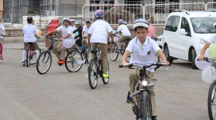 Sağlıklı Yaşam İ&ccedil;in Okullara Bisiklet Dağıtıldı