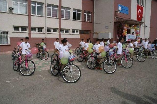 Sağlıklı Yaşam İçin Okullara Bisiklet Dağıtıldı