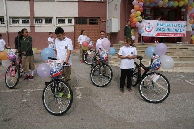Sağlıklı Yaşam İçin Okullara Bisiklet Dağıtıldı