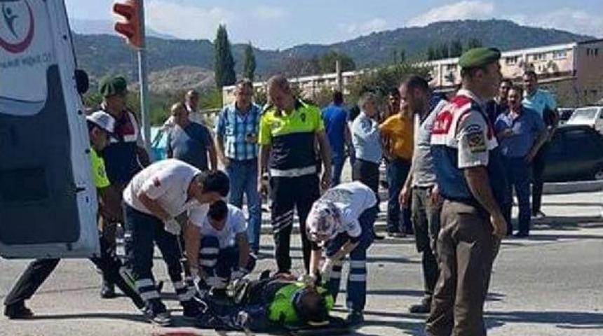 Kaza Sonrası Trafiği D&uuml;zenleyen Polise Otomobil &Ccedil;arptı