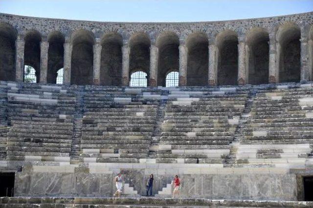 Aspendos'ta Denetçi Arkeolog Şikayetçi Olmuş