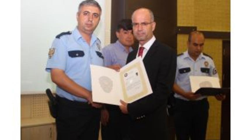 Başarılı Emniyet Personeline Altın &Ouml;d&uuml;l&uuml;