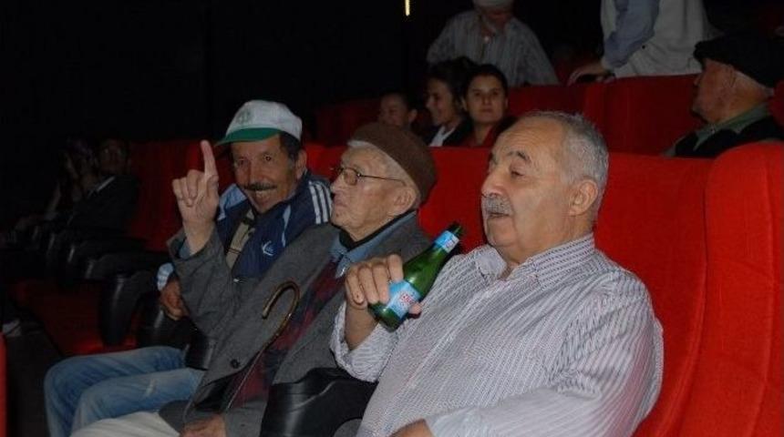Huzurevi Sakinleri&rsquo;ne Sinema Keyfi