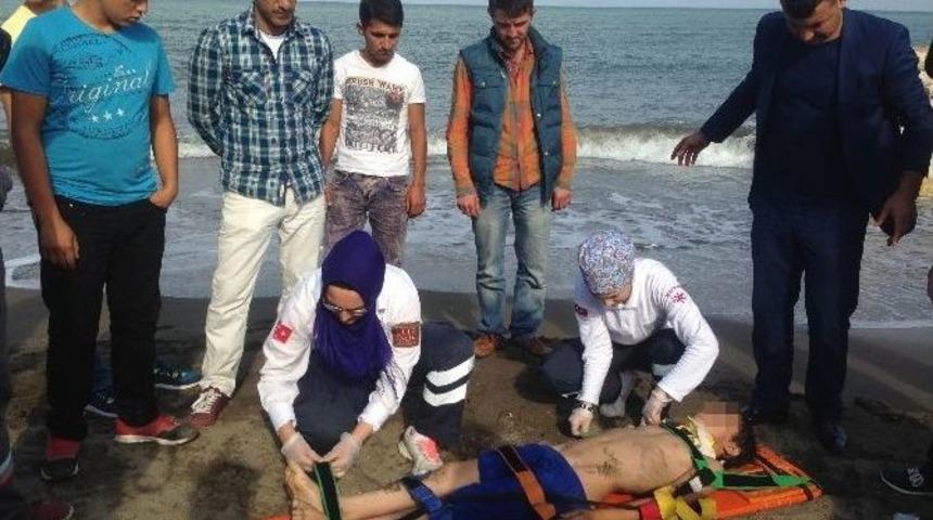 Okuldan Ka&ccedil;ıp Denize Giren &Ccedil;ocuk, Boğulmaktan Son Anda Kurtarıldı