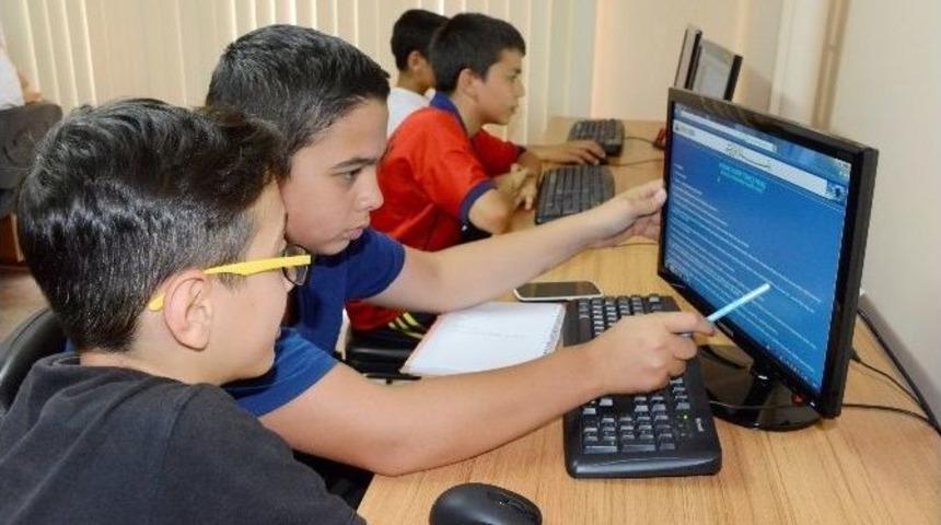 Meram&rsquo;da Bilgi Merkezine Kayıtlar S&uuml;r&uuml;yor