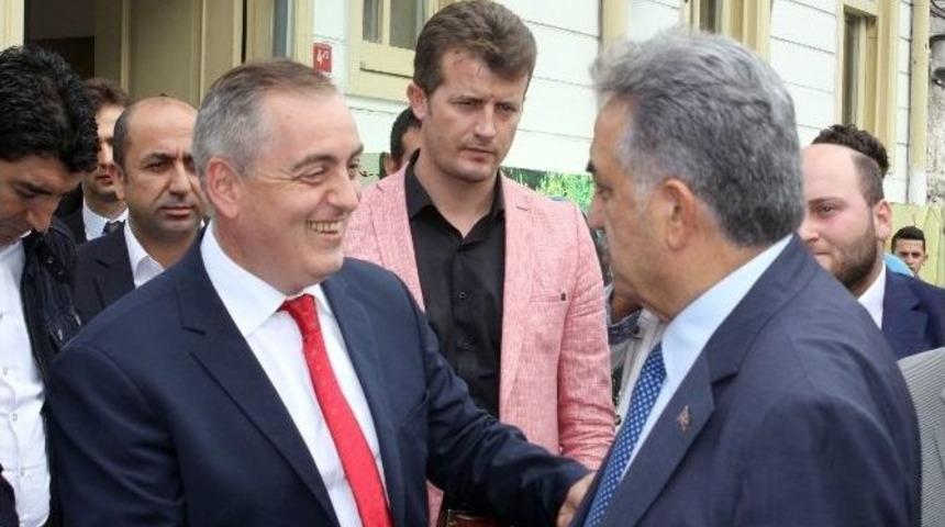 Hayati Yazıcı: &ldquo;hi&ccedil; Kimseye Yazılarından Veya Konuşmalarından Dolayı Şiddet Uygulanamaz&rdquo;