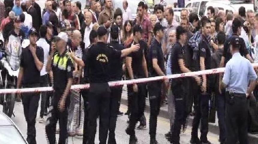 Ankara'da Belediye Otob&uuml;s&uuml; Durağa Daldı; &Ouml;lenler Var (2)