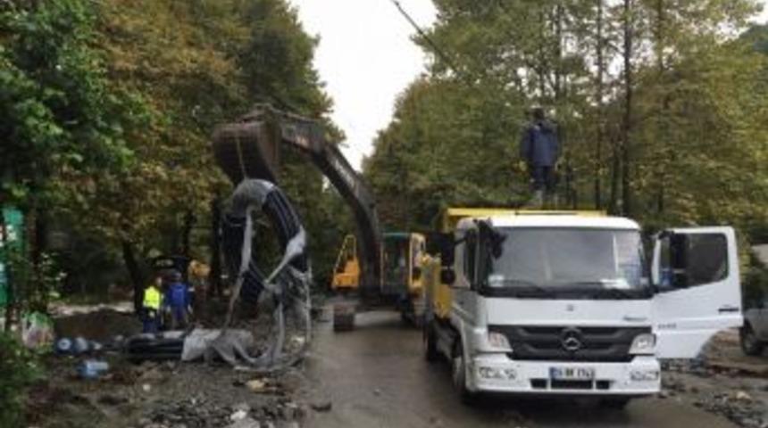 Saski Ekipleri Sel Mesaisini S&uuml;rd&uuml;r&uuml;yor