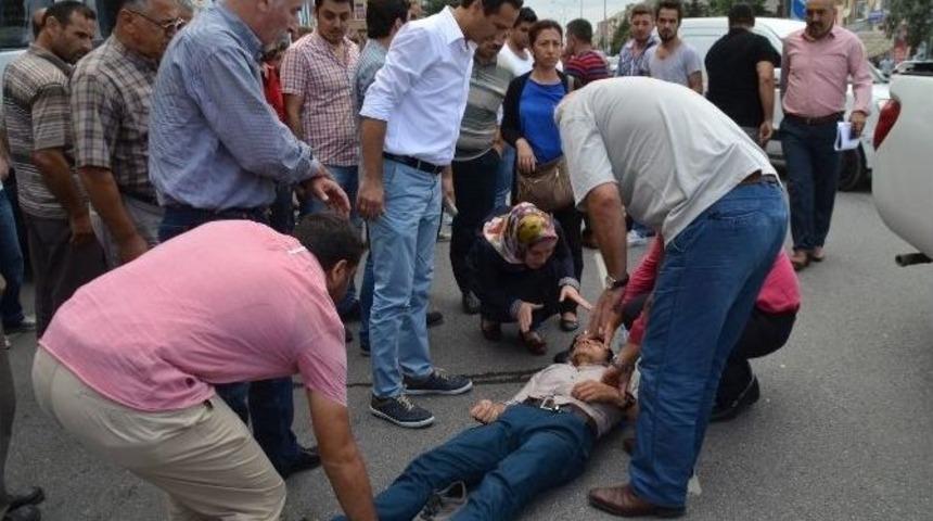 Kamyonet Bisiklete &Ccedil;arptı: 2 Yaralı