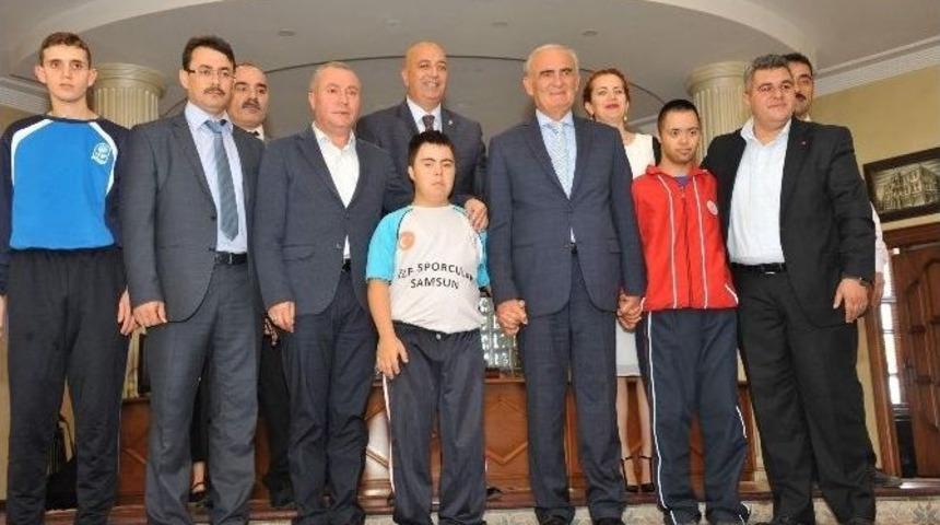 &Ouml;zel Sporcular Başkan Yılmaz&rsquo;ı Ziyaret Etti