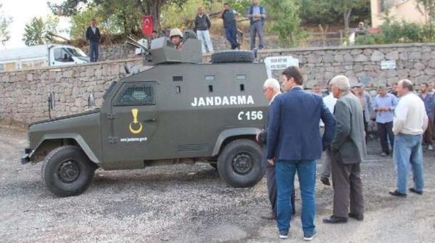 Köylülerin Sopalı Su Önlemi