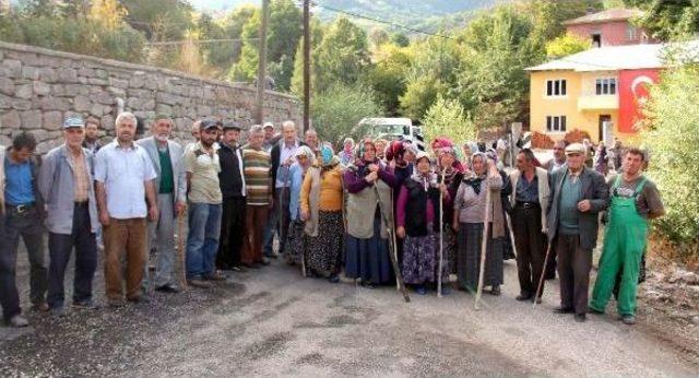 Köylülerin Sopalı Su Önlemi