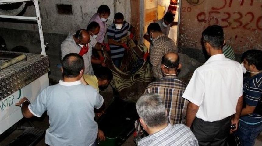 Yaşlı Adamın Cesedi Bir Evin Mutfağında G&ouml;m&uuml;l&uuml; Bulundu