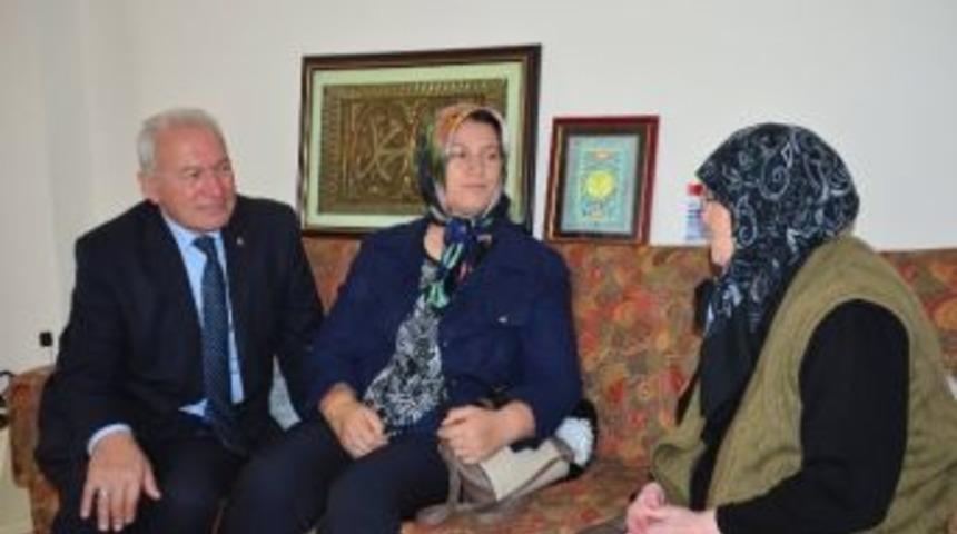 Lapseki&rsquo;de Yaşlılar G&uuml;n&uuml; Kutlamaları