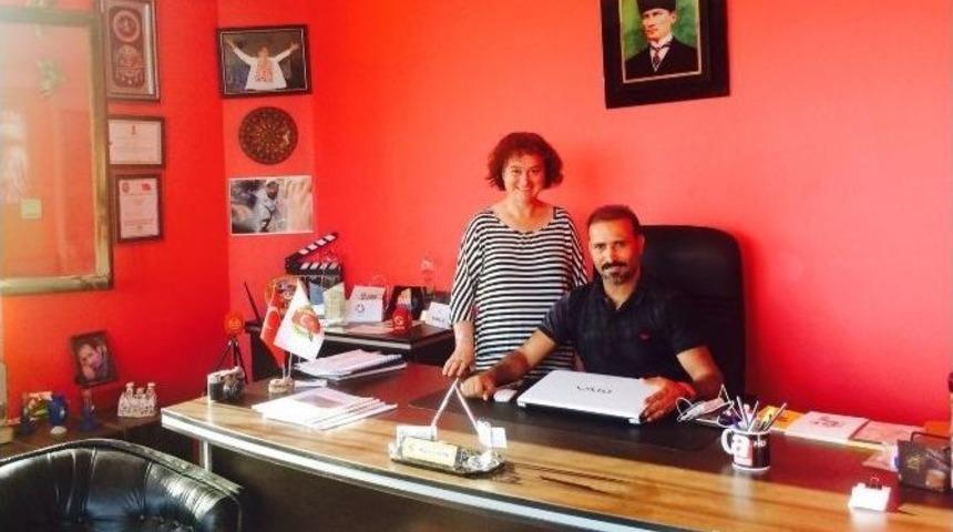 &Uuml;nl&uuml; Y&ouml;netmenden Anlamlı Belgesel