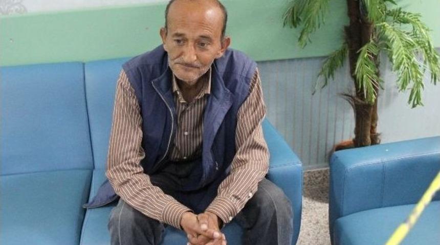 Hastane Koridorundaki Koltukta Uyurken &Ouml;ld&uuml;