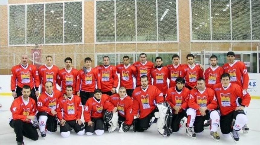 Zeytinburnu Belediyesi Buz Hokeyi Takımı Avrupa Arenasına &Ccedil;ıkıyor