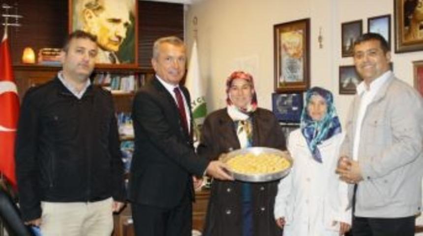 Mahalleliden Başkan Kantarcı&rsquo;ya Teşekk&uuml;r Ziyareti