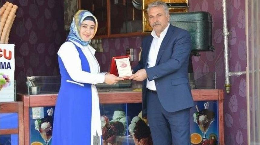 Gen&ccedil;lik Liderlerinden &Ouml;rnek Hareket