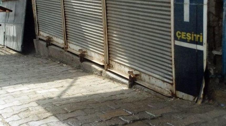 &Ouml;zalp İl&ccedil;esinde Gergin Bekleyiş