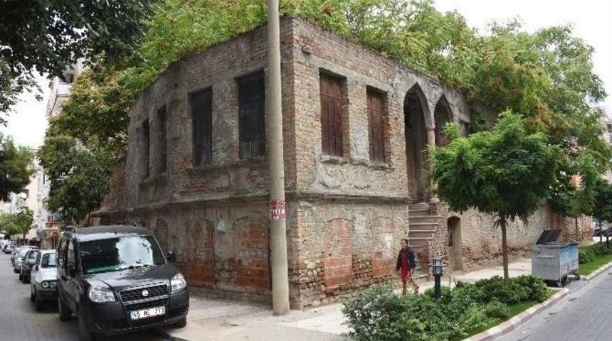 Şehzadeler&rsquo;de Tarih Bir Bir Canlanıyor