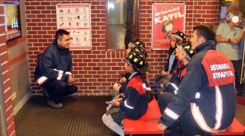 Kıdzania&rsquo;da Verilen Eğlenceli Eğitimlerin Bir Yenisi İtfaiyecilerden