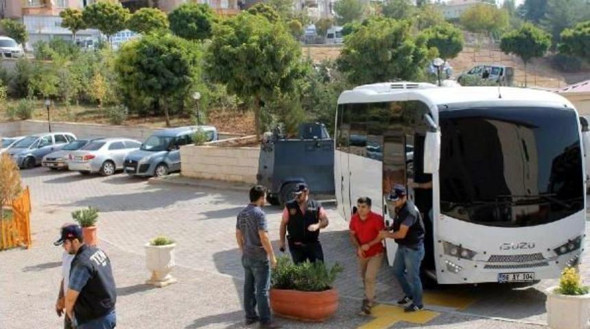 Siirt'te Gözaltına Alınan 8 Kişi Adliyeye Çıkarıldı