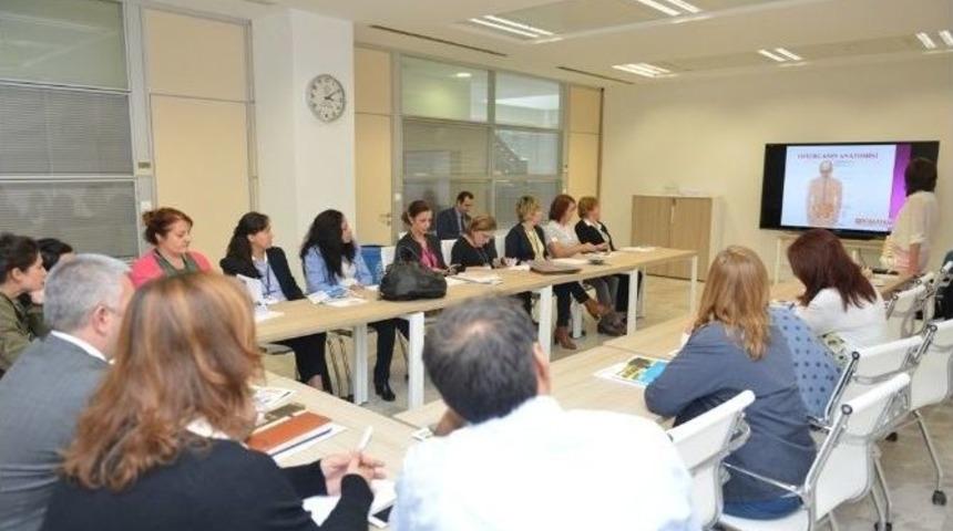 Masa Başında &Ccedil;alışanların Kabusu Bel Ve Boyun Ağrıları