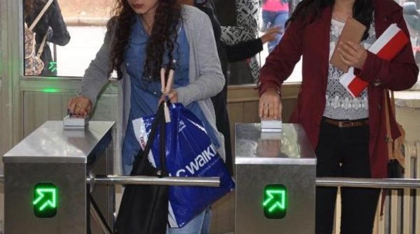 Cumhuriyet &Uuml;niversitesi'nde Fak&uuml;ltelere Turnikeli Giriş Sistemi