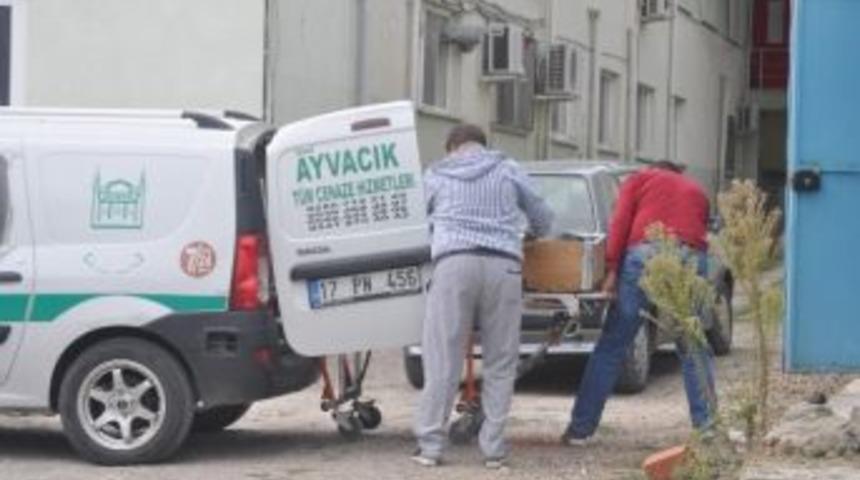 G&ouml;&ccedil;men Ka&ccedil;ak&ccedil;ılığı Cinayetle Sonlandı: 1 &Ouml;l&uuml;, 3 Yaralı