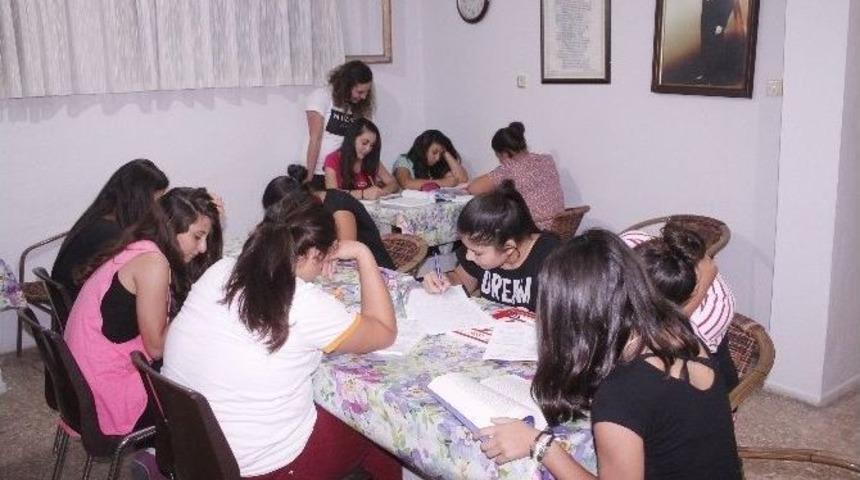 Sel&ccedil;uk Belediyesi&rsquo;nden Misafir &Ouml;ğrencilere Sınırsız Hizmet