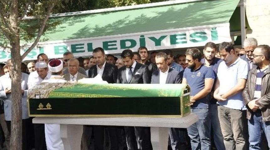 Başkentteki Kazada Hayatını Kaybeden Hilal G&ouml;kkaya &Uuml;lgen G&ouml;lbaşı&rsquo;nda Toprağa Verildi