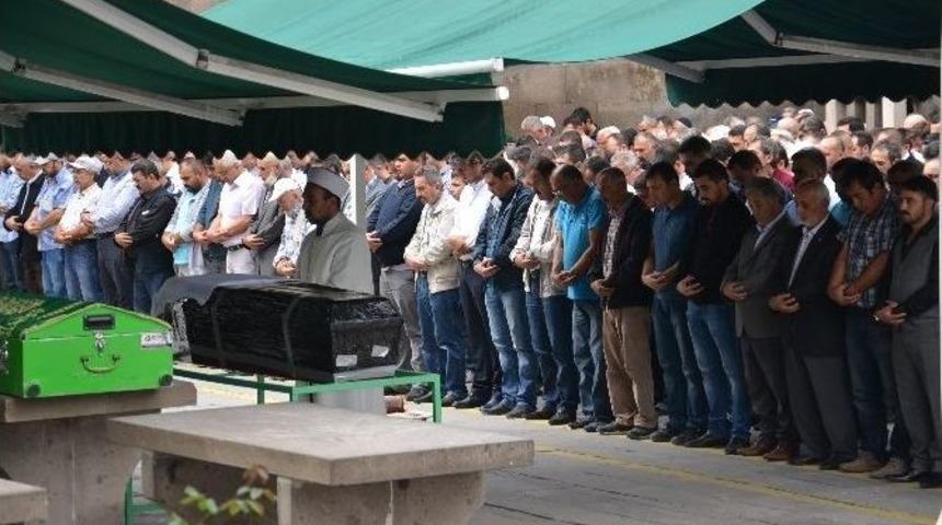 Kayseri G&ouml;n&uuml;ll&uuml; K&uuml;lt&uuml;r Kuruluşları Hayatını Kaybeden Filistinliler İ&ccedil;in Gıyabi Cenaze Namazı Kıldı
