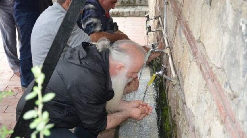 Başpiskopos Ayasofya&rsquo;da Cuma Namazı Kıldı