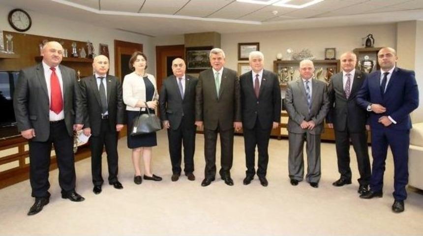 G&uuml;rcistan B&uuml;y&uuml;kel&ccedil;isi, Başkan Karaosmanoğlu&rsquo;na Konuk Oldu