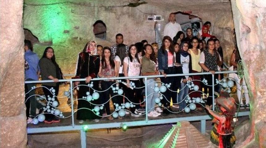 Yeni &Uuml;niversiteliler Gaziantep&rsquo;in Tarihi Dokusunu Gezdiler