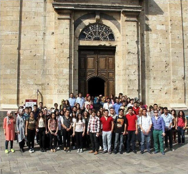 Yeni Üniversiteliler Gaziantep’in Tarihi Dokusunu Gezdiler