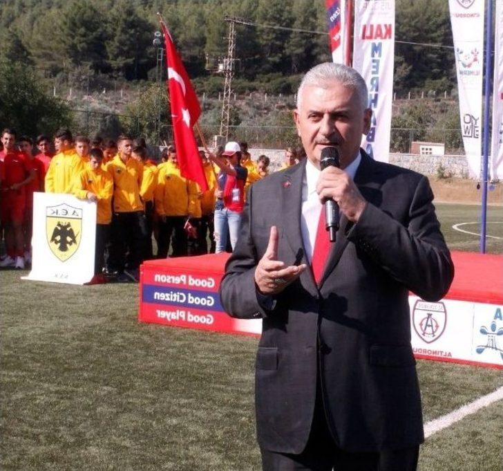 Barış Güvercinleri Bu Kez Selçuk Efes Spor Tesislerinden Uçuruldu G1